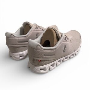 On Cloud- Cloud 5 women’s sneakers size 9